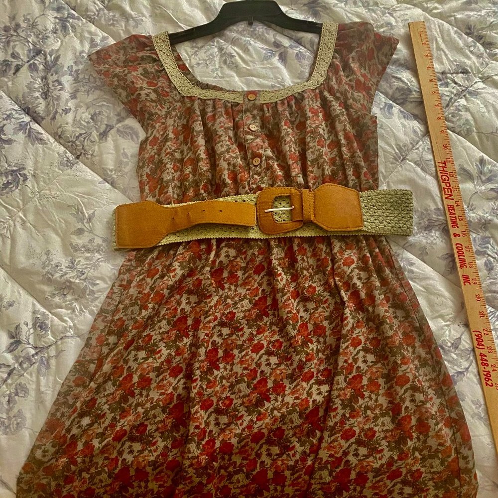 Square neck flowery dress